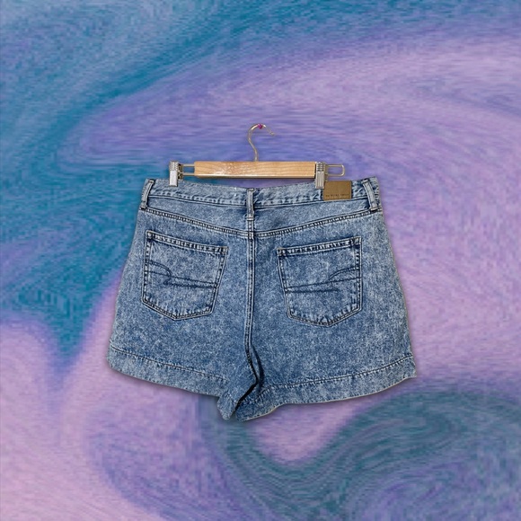 ♥︎ American Eagle Acid Wash Mom Jean Shorts ♥︎ - Picture 3 of 5